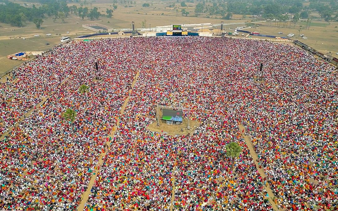 Prem  Rawat stabilisce un nuovo record da Guinness dei primati: 375.603 persone partecipano a una sua conferenza in India