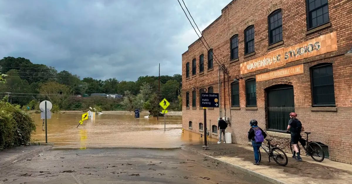 prem-rawat-hlep-tprf-hurricane-helene-2024-tprf-2 The River Arts District of Asheville was flooded by Hurricane Helene. The Prem Rawat Foundation is providing humanitarian aid to victims.
