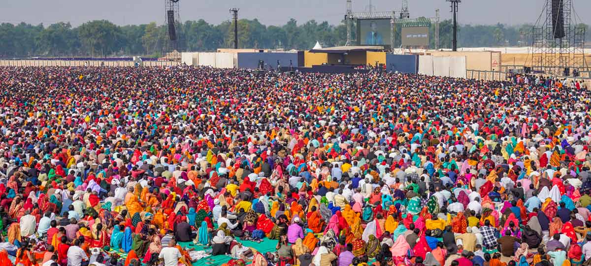Prem Rawat addressing a record-breaking audience in Gaya, India. Nov. 2023<br />
