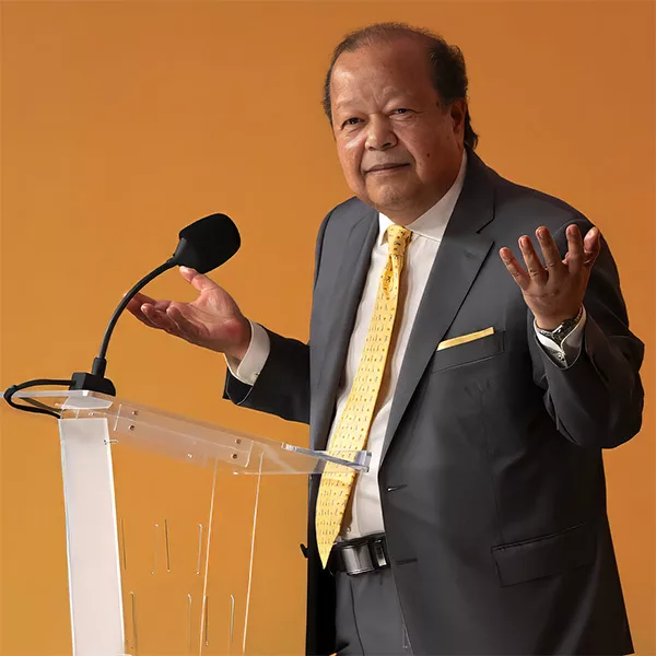 Prem Rawat giving a speech